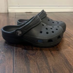 Toddler black crocs
